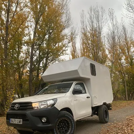 ホテル Toyota Hilux Celula Camper 4x4
