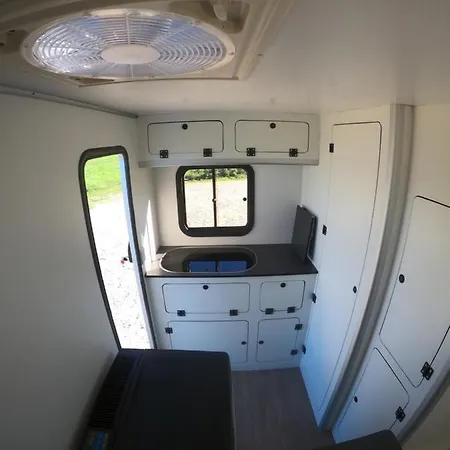 Toyota Hilux Celula Camper 4x4 ホテル テルエル